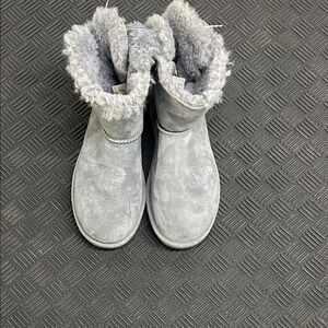 LIKE NEW! UGG SHOE BOOTS! NICE & WARM! EXCELLENT FUR CONDITION